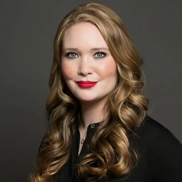 Sarah J. Maas